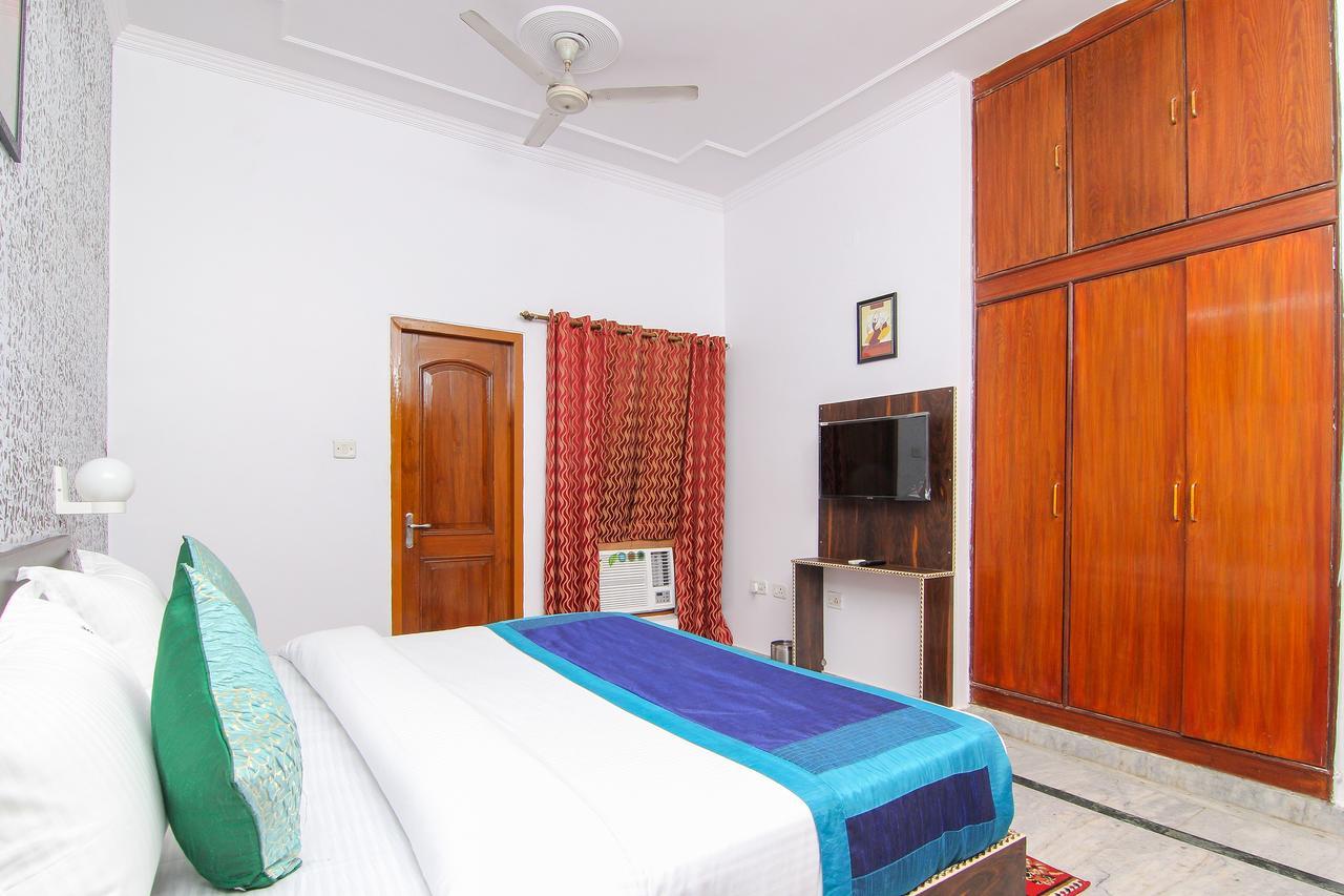 Oyo 12857 D Moon Star Lucknow