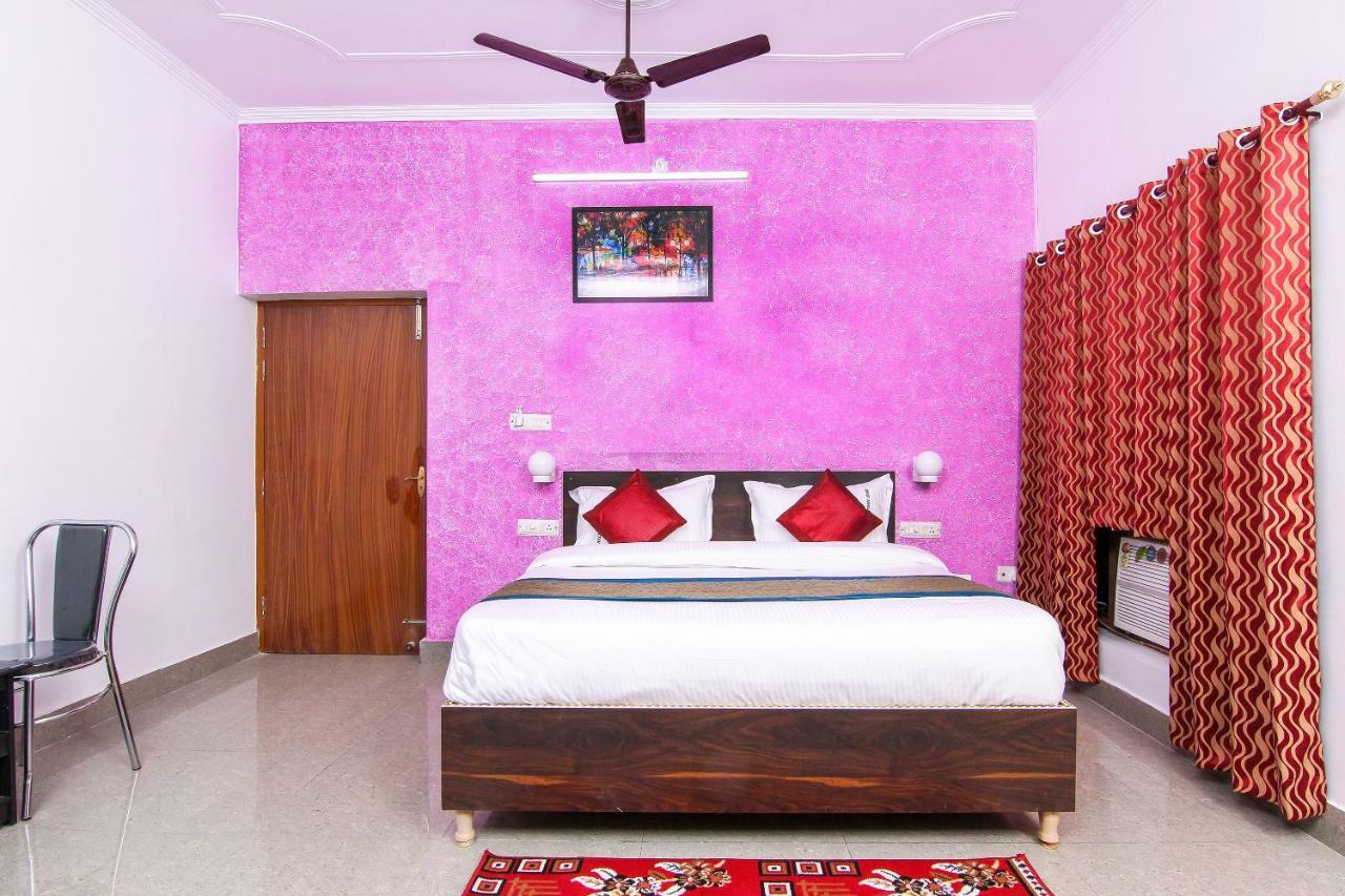 Oyo 12857 D Moon Star Lucknow