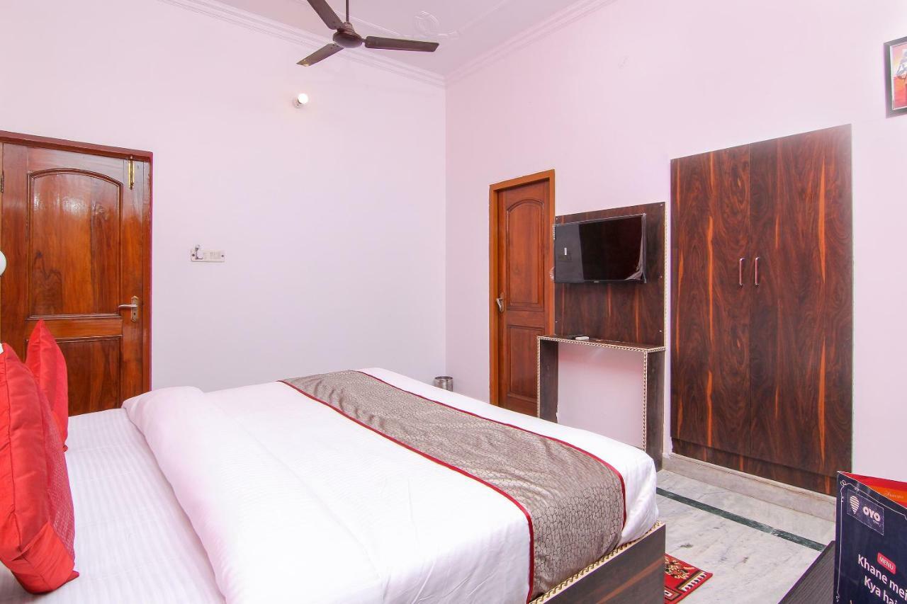 Oyo 12857 D Moon Star Hotel